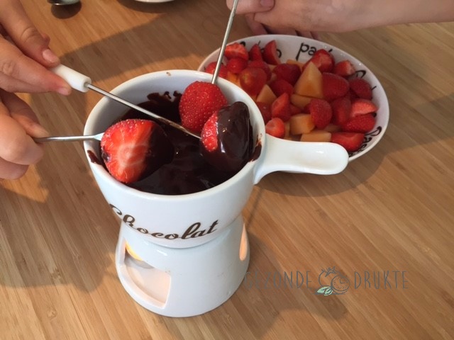 Blijkbaar wijs bord Chocoladefondue met vers fruit, dessertje door Gezonde Drukte