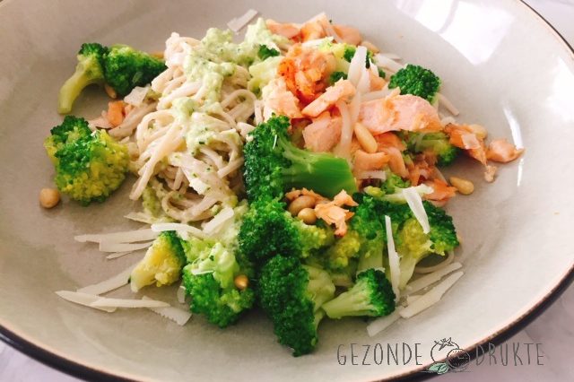 sobanoedels broccoli en zalm gezonde drukte
